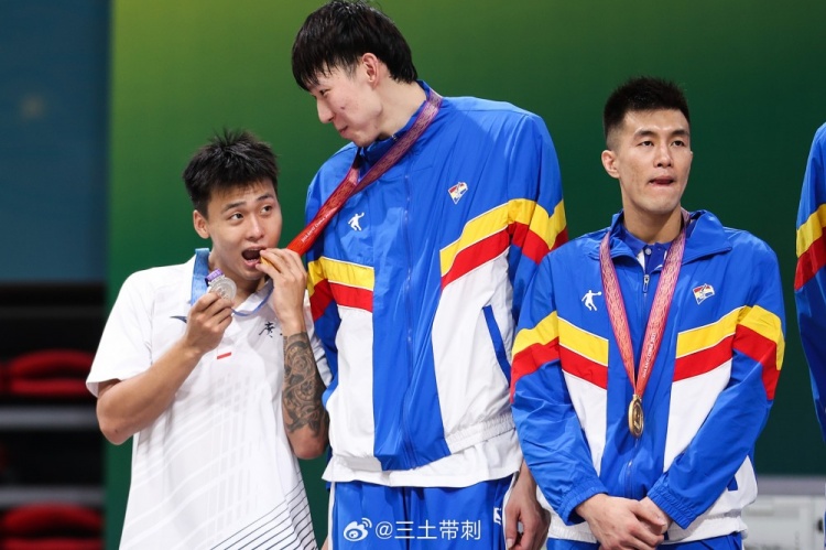 圖片均來自@三土帶刺